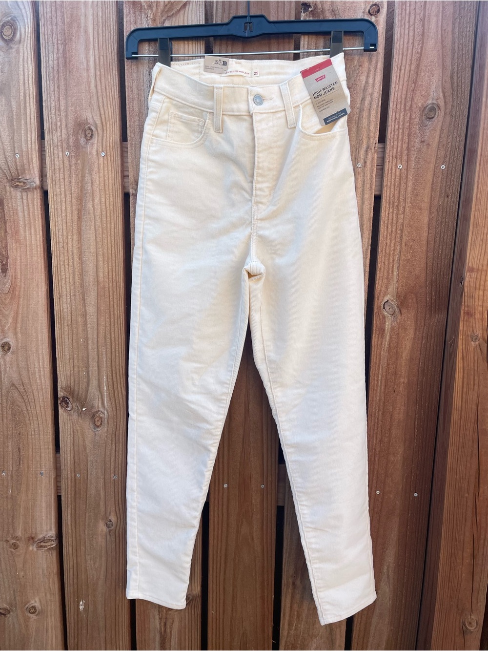 Women’s High-Rise Cream Levi’s Corduroy Jeans Size 25 NWT
